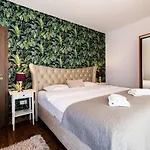 Nature - Minutes Away From The Old Town And Afi Mall Apartment Brasov