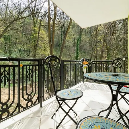 Nature - Minutes Away From The Old Town And Afi Mall Apartmán *