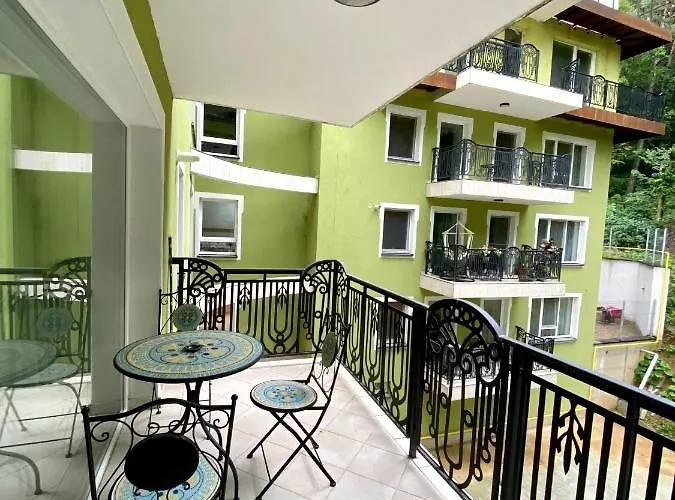 Nature - Minutes Away From The Old Town And Afi Mall Apartment *