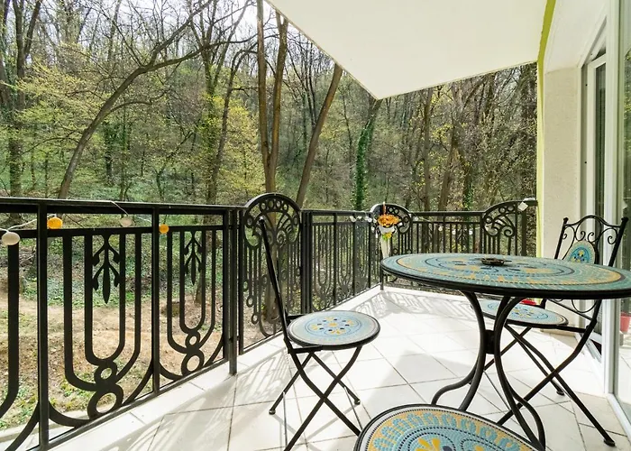 Nature - Minutes Away From The Old Town And Afi Mall Appartement *